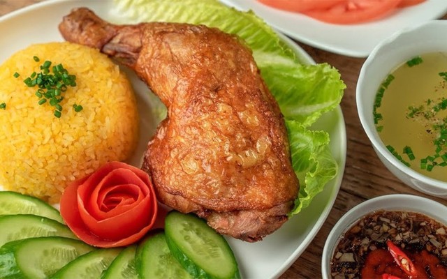 Cơm Gà Xối Mỡ Quán Lâm