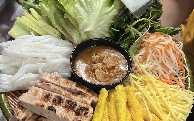 Nem Nướng Cô Trang - Nem Nướng Nha Trang, Bún Trộn Nem Nướng & Đồ Ăn Vặt