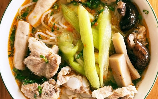 Gấu Thích Nấu - Bún Sườn Chua - Hồ Đền Lừ