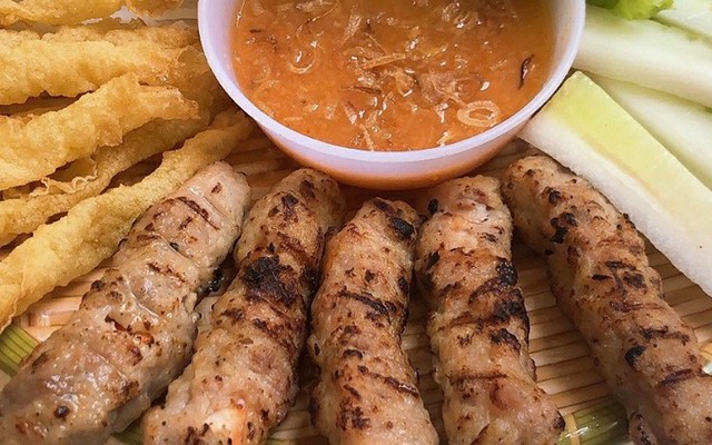 Nem Nướng Nha Trang Hồng Tuyết - Phố Trần Bình