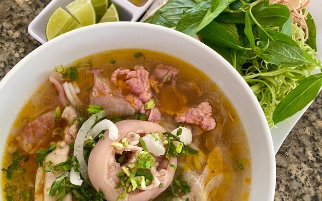 Bún Bò Huế Ngọc Quỳnh - Lê Trọng Tấn