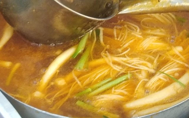 CÔ HAI - Bánh Canh Nước Đỏ