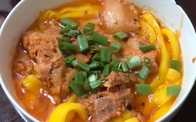 BỮA SÁNG CÙNG HOAIPHUONG - Mì Quảng, Bánh Mì Xíu Mại & Bún Riêu - Chi Lăng