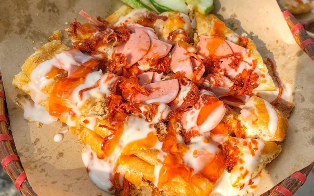 Ăn Vặt Cô Mai - Bánh Mì, Mì Cay & Gà Tok Sốt Cay - Linh Đàm