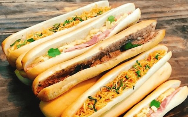 Bánh Mì Duy Tín - Bánh Mì Pate Cột Đèn & Bánh Mì Que - 19 Nguyễn Thị Định