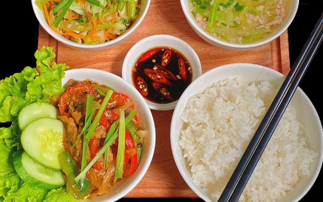 Cơm Nhà LunchBox - Nguyễn Trọng Tuyển