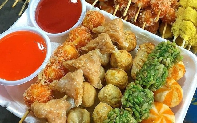 Cô Châm - Xiên Que & Bánh Canh Bắp Giò - 100 Bình Thới