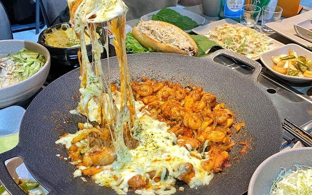 Kkokko In Hanoi - Nhà Hàng Gà Xào Bắp Cải Hàn Quốc - Phạm Hùng