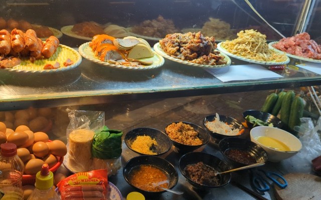 Bánh Mì Cô Phượng - Trần Bạch Đằng