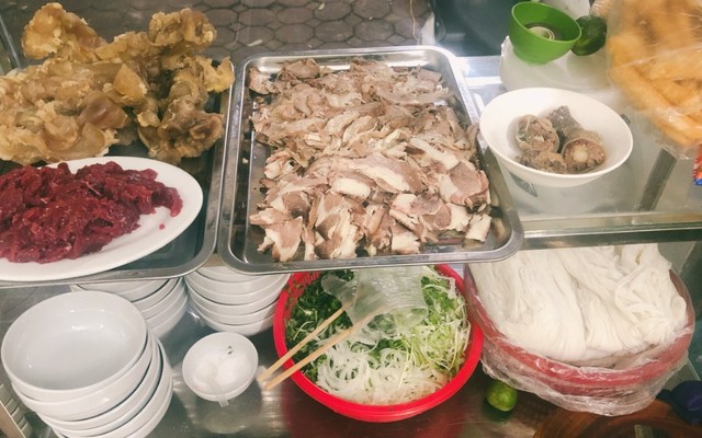 Lan Anh - Bún, Miến & Phở Gà Ta (Nước Trộn) - Giáp Bát