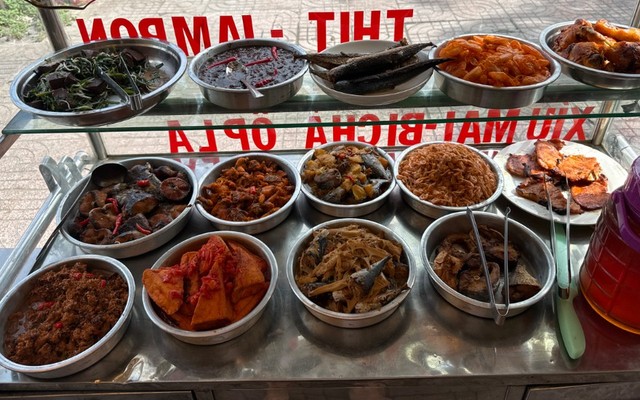 Tuyết - Cơm Tấm Sườn Bì Chả - Kinh Dương Vương