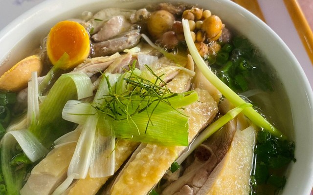 Soy Quán - Chân Gà Rút Xương Sốt Thái & Sả Tắc - 149 Bà Triệu
