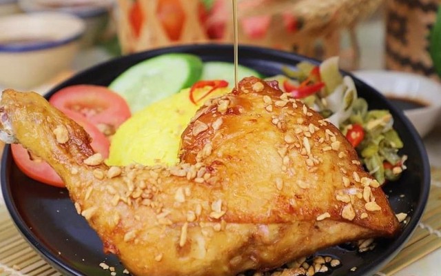Cơm Gà Xối Mỡ, Nước Ép Bếp Cô Thoa - Lê Đức Thọ