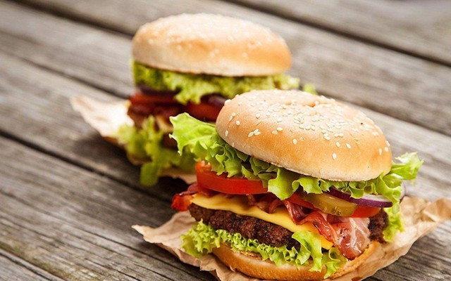 Bé Bự - Bánh Mì, Hamburger & Sinh tố - Đường 17