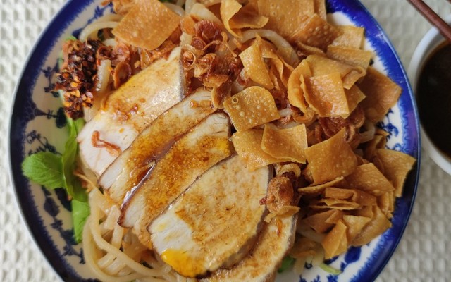 Cô Ba Ân - Cao Lầu & Bún Thịt Nướng
