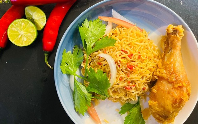 Hoàng Yến - Cơm Gà & Mì Trộn