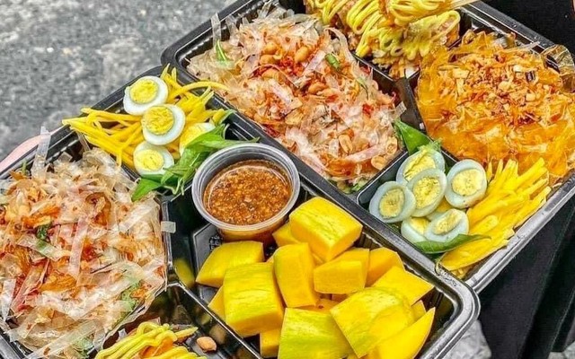 Ăn Vặt Bánh Tráng Huyền Huyền - Hoàng Diệu 