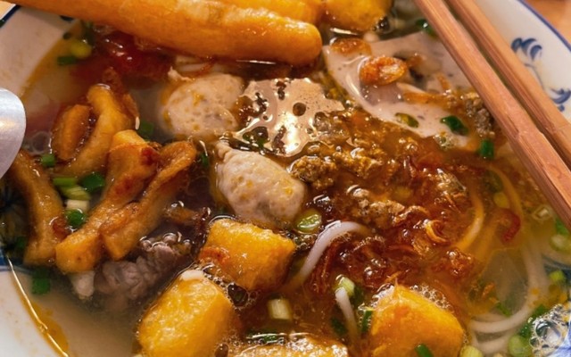 Bún Riêu Cô Yến - Tóp Mỡ Mọc Giòn - Xuân La 