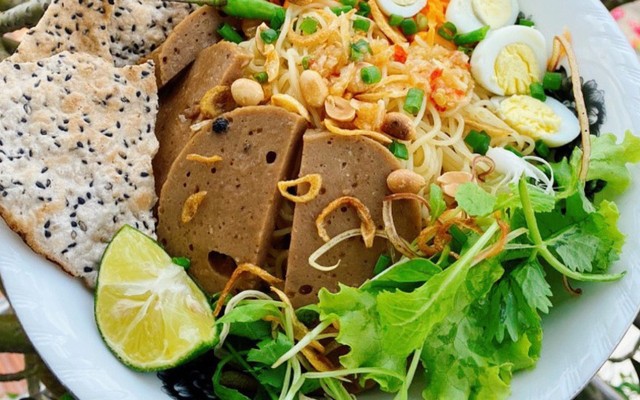 Hoa Sứ Quán - Mì Xá Xíu - Huỳnh Văn Bánh