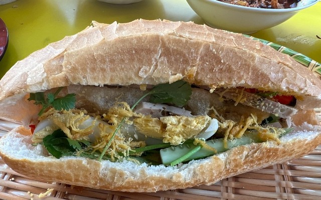 Bánh Mì Chú Lùn Bình Định - Phùng Văn Cung