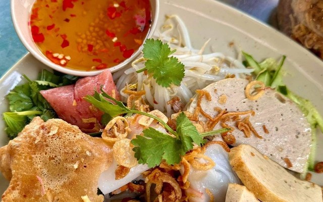 Bình Lợi Quán - Bánh Cuốn Nóng - Phạm Vấn