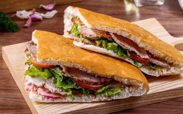 Tiệm Bánh Mì Cô Sim - Trần Quốc Hoàn