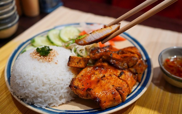 2anhzai - Cơm & Bún Thịt Nướng - 49B Hàng Bài