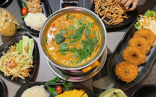 BANGKOK STREET FOOD - Quán Ăn Thái - 15 Hoa Trà