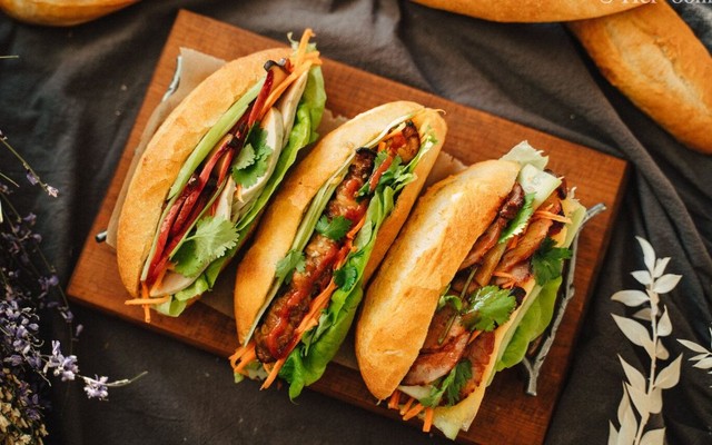 Bánh Mì Phương Đông - Bánh Mì & Đồ Uống - Nguyễn Lân