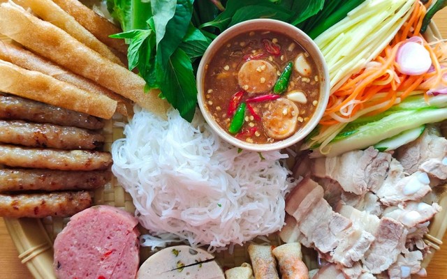 Đặc Sản Nha Trang Bà Năm Thông Tin - Nem Nướng - 14 Bis Cô Giang 