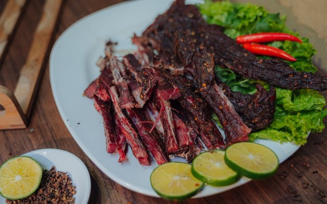 Soha Food - Bò Khô Miếng & Chân Gà Sả Tắc - Nguyễn Xiển