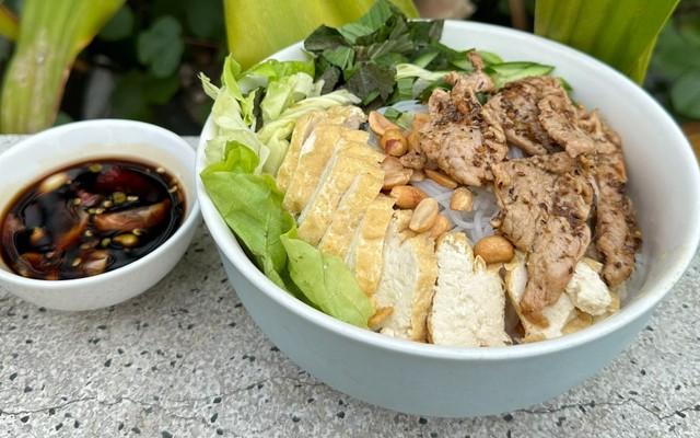 Quán Cô Bông - Bún Nước Tương - Trần Xuân Soạn