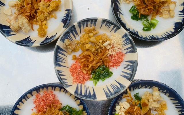 Thuỳ - Bánh Bèo Chén, Hột Vịt Lộn & Bánh Xèo