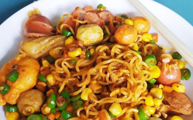 Mì Trộn & Nước Ép Màu Hồng - Trương Định