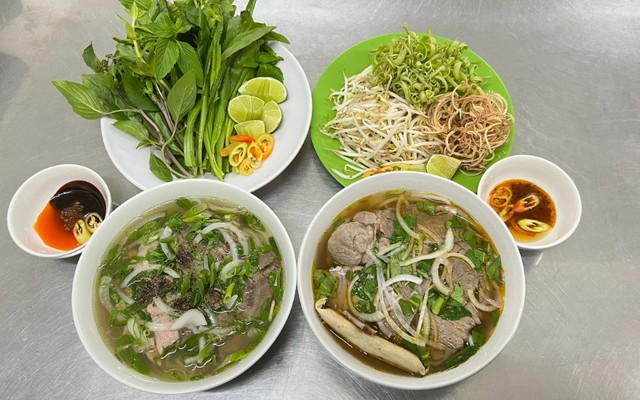 Phở Hậu Bún Bò Huế Vòng Xoay Phạm Văn Đồng - Phở & Bún Bò Huế