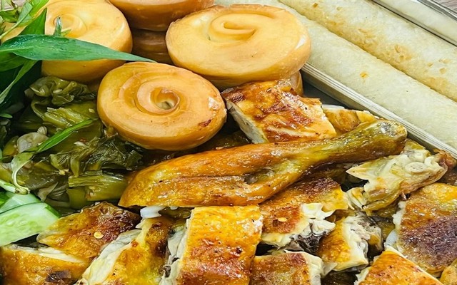 Gà Nướng Cơm Lam Hai Chị Em - Tô Ký