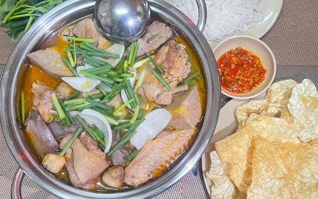 Chị Hai Quán - Lẩu Vịt Nấu Chao - Nguyễn Thái Sơn