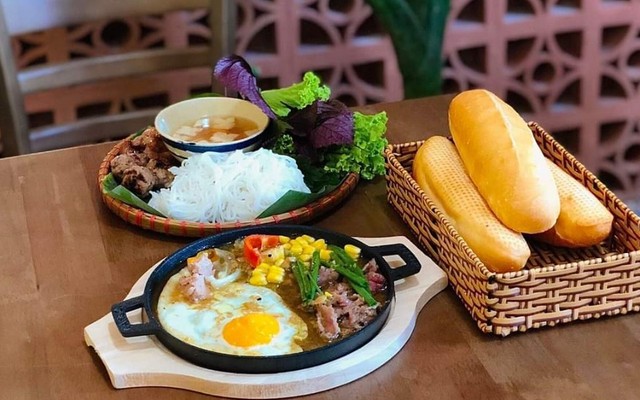 Đà Lạt Phố - Bún Chả Hà Nội, Bánh Ướt Gà & Bánh Mì Chảo - 38 Tăng Bạt Hổ