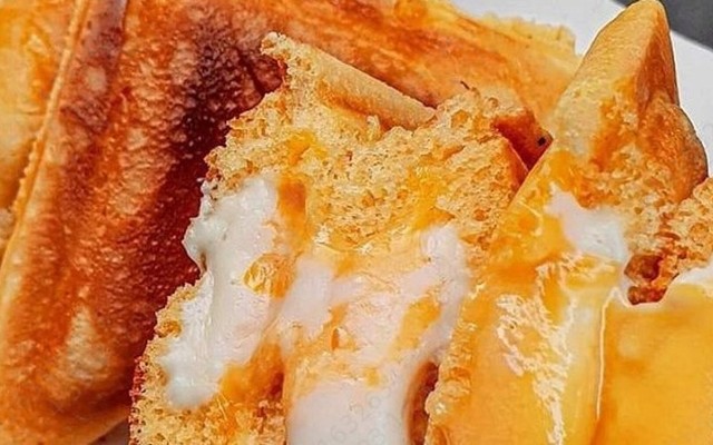 Ỉn Ỉn - Hotdog Phô Mai Tan Chảy & Ăn Vặt - Đường Số 17