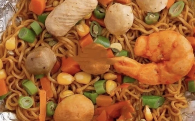Đồ Ăn Vặt, Mì Trộn Indomie & Nước Ép - Long Biên