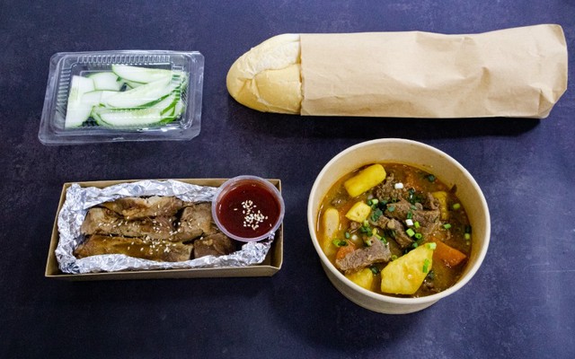 Liu Riu - Bánh Mì Bò Hầm & Sườn Hầm - Nguyễn Lân