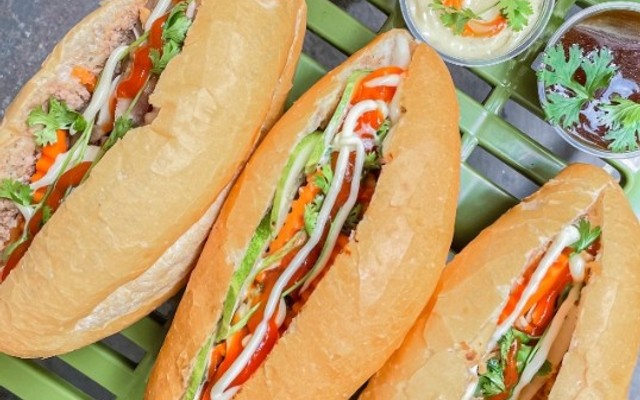Bánh Mì Chú Ngọng - Bánh Mì, Coffee & Tea - Đê La Thành