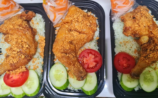 Cơm Gà Xối Mắm Tỏi - 114 Thích Quảng Đức