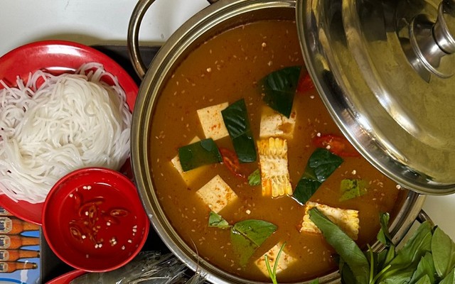 Lẩu Gà Cựa Hầm Sả - Lẩu - 98 Đường Số 10
