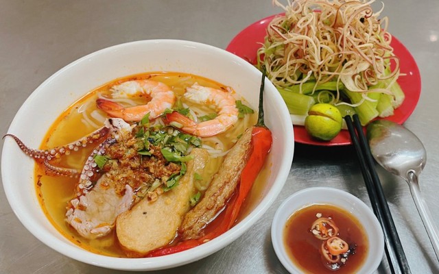 Thiên Thiên - Bún Thái & Bún Mắm - Minh Phụng