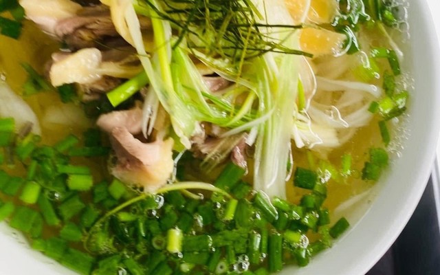 Anh Quân - Phở Gà Bún Thang - 93 Lê Lợi