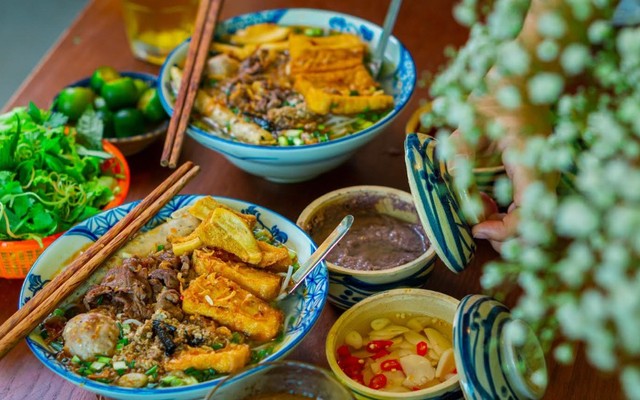 Cô Hương Béo - Bún Riêu Tóp Mỡ Mọc Giòn - Thụy Khuê