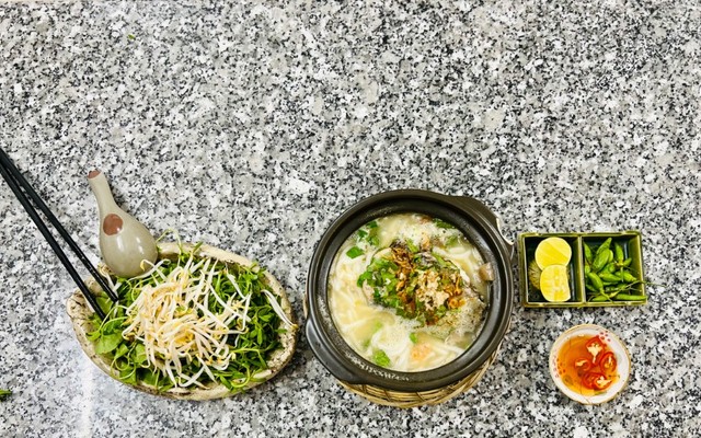 Bánh Canh Cá Lóc Nồi Đất Trang - 887 Tạ Quang Bửu