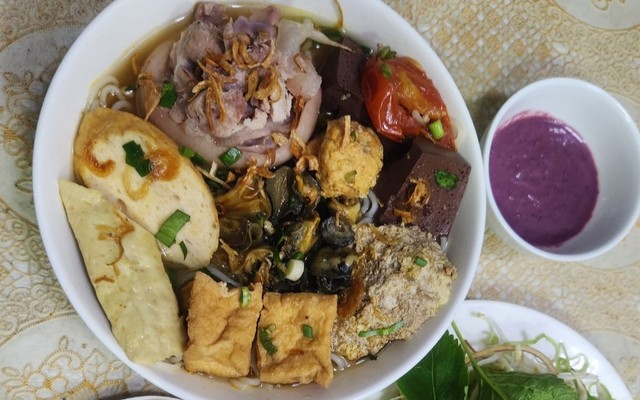Quán Cô Út - Bún Riêu, Bún Thịt Nướng & Nui Xào Bò - Trương Đăng Quế