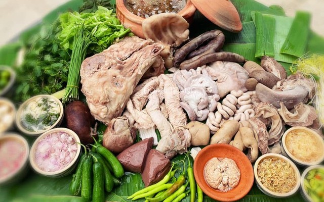 Mét Lòng Quán - Các Món Chuyên Lòng - Hoàng Như Tiếp